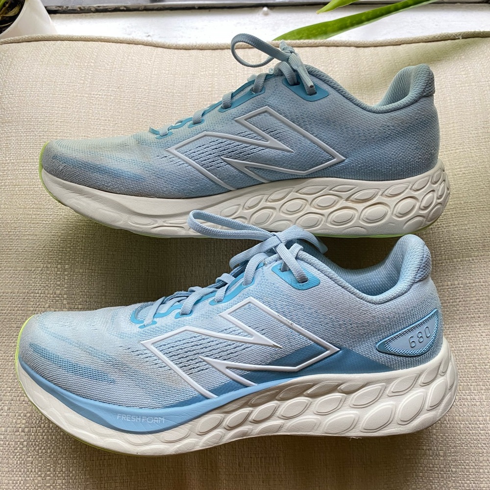 New Balance  Fresh Foam 680 women’s pro running sneakers shoes size 9.5US